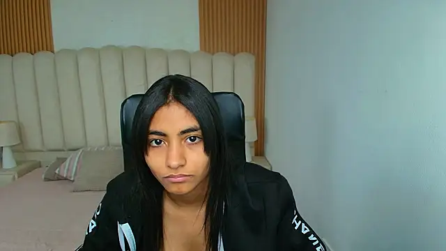 shaneelle online show from February 13, 3:02 am