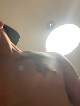 Snapshot of Camcam21 chatting on February 3, 2:47 am Camcam21 online show from February 3, 2:47 am