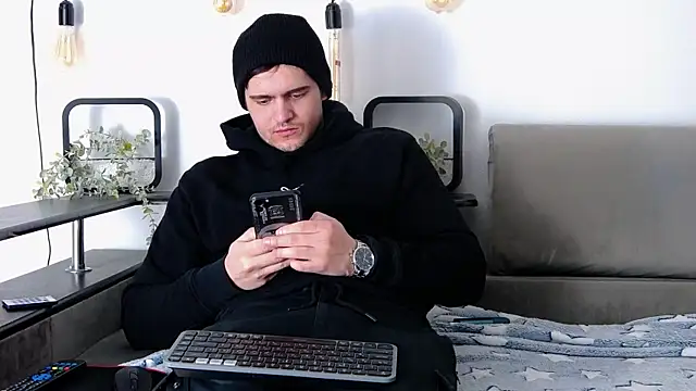 CarterCole online show from February 23, 7:33 am