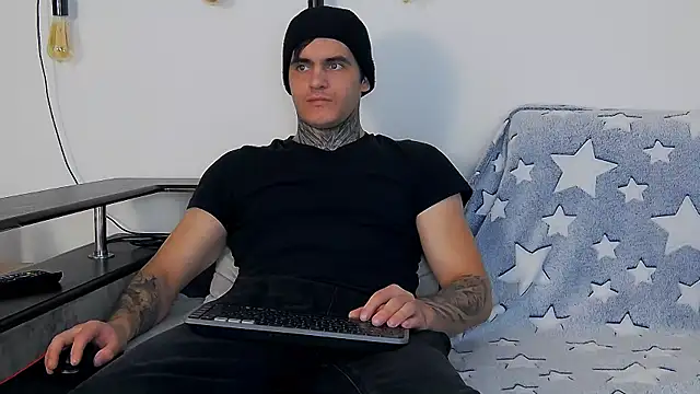 CarterCole online show from December 15, 9:24 am