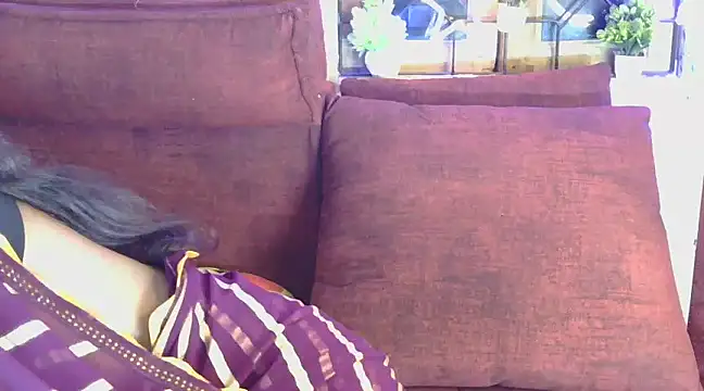 Snapshot of sexy_shivi chatting on December 4, 4:38 pm sexy shivi online show from December 4, 4:38 pm