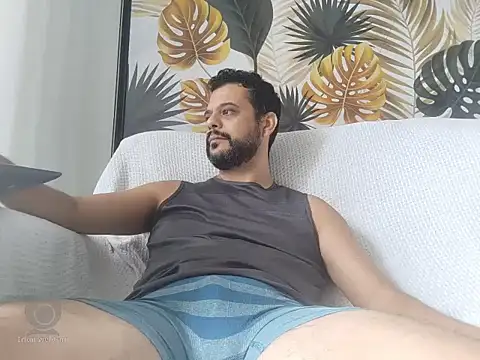 Snapshot of HornyBeachBoyBR chatting on January 31, 1:34 pm HornyBeachBoyBR online show from January 31, 1:34 pm