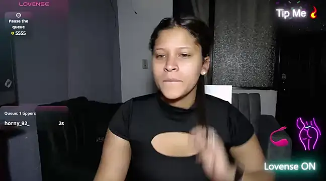 Snapshot of Miel_canela chatting on March 3, 8:43 pm Miel canela online show from March 3, 8:43 pm