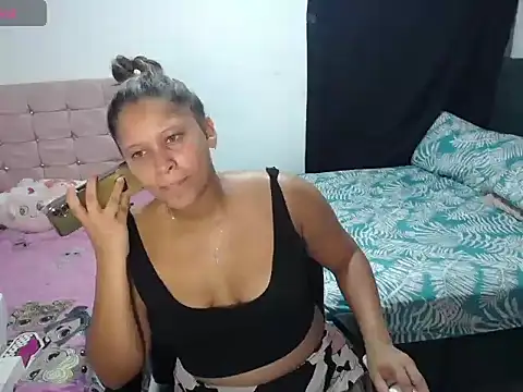 Snapshot of Miel_canela chatting on October 7, 9:23 pm Miel canela online show from October 7, 9:23 pm