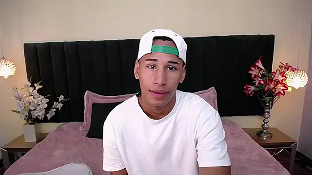 soft attraction online show from October 18, 7:47 pm