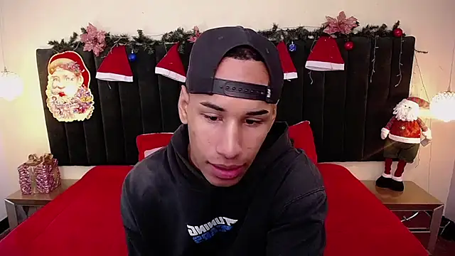 soft attraction online show from December 3, 7:45 pm