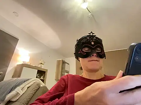 Marilou1983 online show from February 12, 9:01 pm