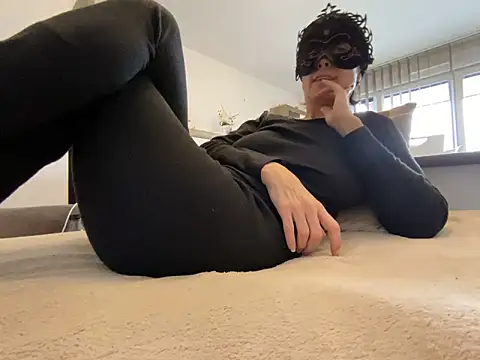 Snapshot of Marilou1983 chatting on February 17, 10:12 am Marilou1983 online show from February 17, 10:12 am