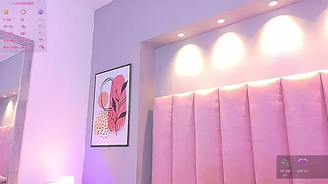 KeilyRoss online show from October 25, 8:36 pm