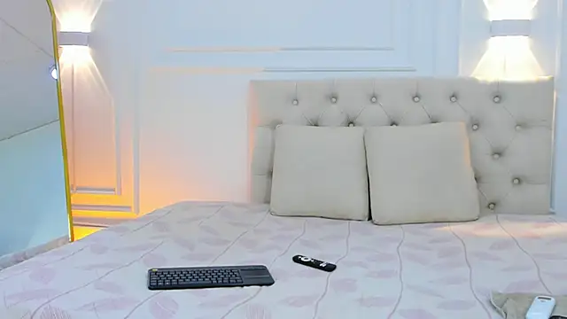 Snapshot of lola_red95 chatting on June 10, 1:10 pm lola red95 online show from June 10, 1:10 pm