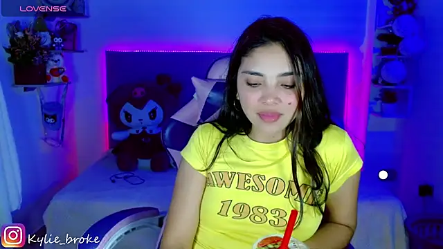 Snapshot of Kylie_brokee chatting on December 31, 3:12 am Kylie brokee online show from December 31, 3:12 am