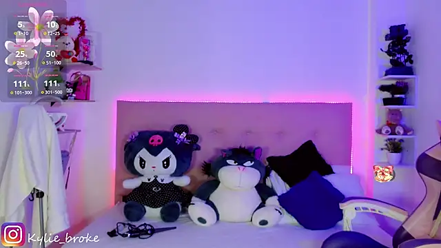 Snapshot of Kylie_brokee chatting on January 11, 12:12 am Kylie brokee online show from January 11, 12:12 am