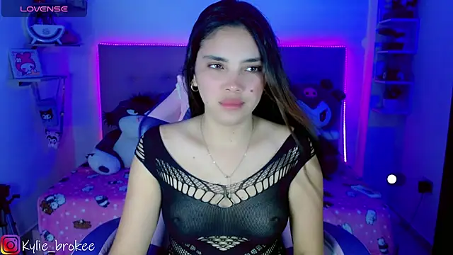 Snapshot of Kylie_brokee chatting on February 28, 9:12 pm Kylie brokee online show from February 28, 9:12 pm