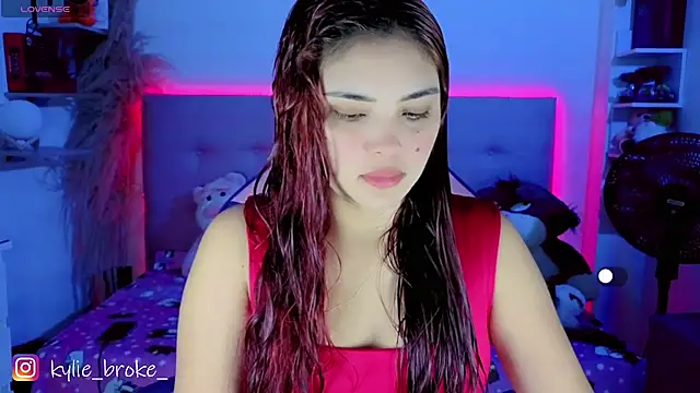 Kylie brokee online show from February 26, 9:03 pm