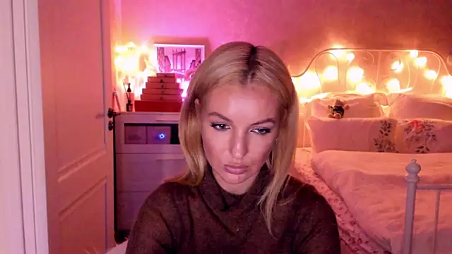 Snapshot of aestetick chatting on November 6, 12:39 pm aestetick online show from November 6, 12:39 pm