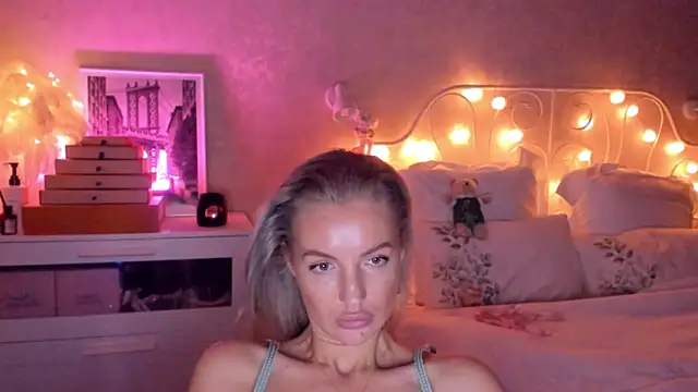 Snapshot of aestetick chatting on November 16, 6:46 pm aestetick online show from November 16, 6:46 pm