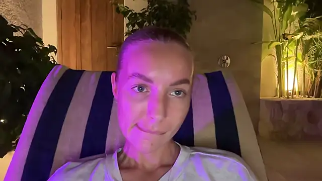 Snapshot of aestetick chatting on November 22, 12:48 pm aestetick online show from November 22, 12:48 pm