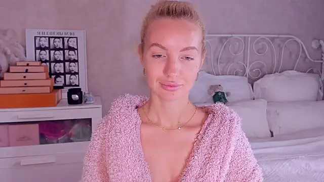 aestetick online show from February 8, 6:28 am