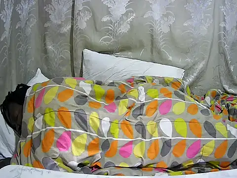 Snapshot of happy_sonia chatting on June 15, 6:37 am happy sonia online show from June 15, 6:37 am