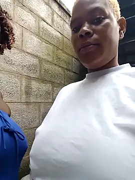 Snapshot of Broan_me chatting on October 30, 7:21 am Broan me online show from October 30, 7:21 am