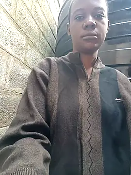 Snapshot of Broan_me chatting on November 11, 5:18 am Broan me online show from November 11, 5:18 am