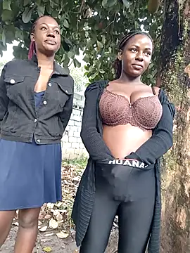 Snapshot of Broan_me chatting on December 15, 5:12 am Broan me online show from December 15, 5:12 am