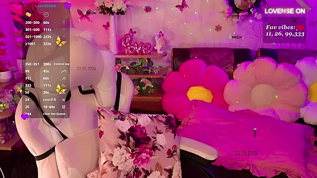Snapshot of Miss_SweetPeach chatting on May 23, 8:24 pm Miss SweetPeach online show from May 23, 8:24 pm