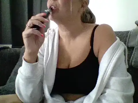 scrummymummy2 online show from September 23, 12:08 pm