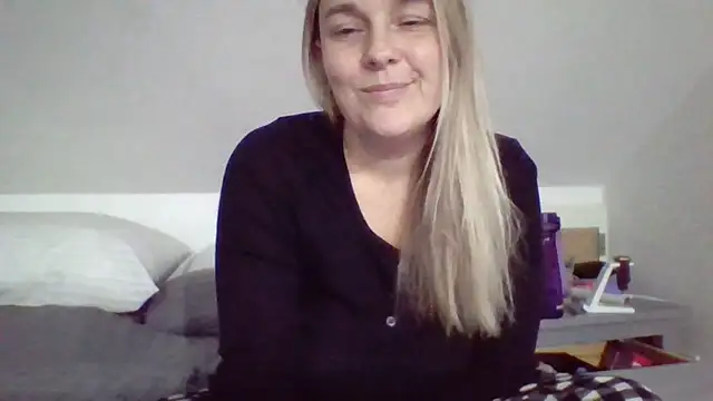 scrummymummy2 online show from January 18, 9:51 pm