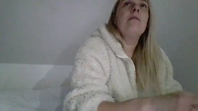 scrummymummy2 online show from March 11, 9:10 pm