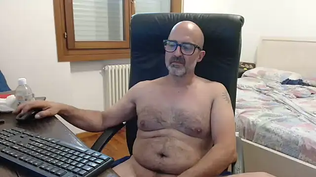 Snapshot of newsimo74 chatting on June 23, 6:17 pm newsimo74 online show from June 23, 6:17 pm