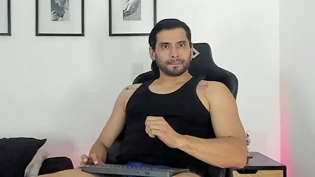 Snapshot of Dereck_vega chatting on May 15, 9:44 pm Dereck vega online show from May 15, 9:44 pm