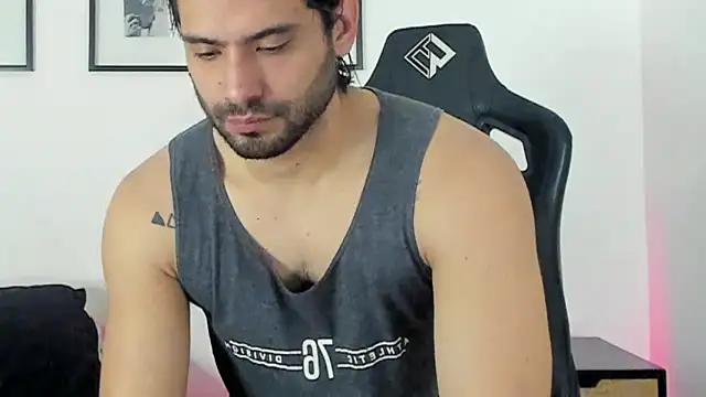 Snapshot of Dereck_vega chatting on May 17, 2:13 pm Dereck vega online show from May 17, 2:13 pm