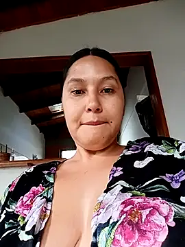 Snapshot of SamaraJay1 chatting on May 3, 1:28 pm SamaraJay1 online show from May 3, 1:28 pm