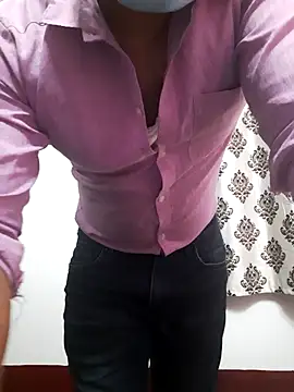 Guyinshortss online show from April 3, 8:07 pm