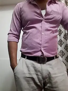 Snapshot of Guyinshortss chatting on April 17, 7:17 pm Guyinshortss online show from April 17, 7:17 pm