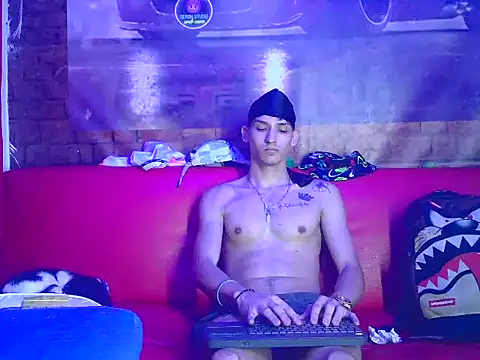 Snapshot of MasterSEX420 chatting on December 19, 4:23 am MasterSEX420 online show from December 19, 4:23 am