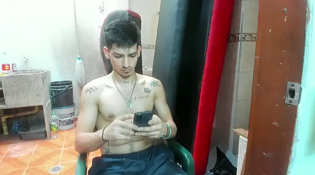 Snapshot of MasterSEX420 chatting on February 8, 2:38 pm MasterSEX420 online show from February 8, 2:38 pm