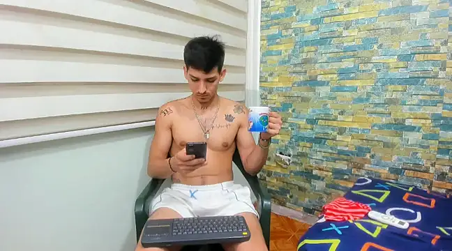 Snapshot of MasterSEX420 chatting on February 10, 4:14 pm MasterSEX420 online show from February 10, 4:14 pm