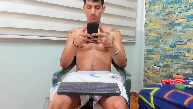 Snapshot of MasterSEX420 chatting on February 10, 7:17 pm MasterSEX420 online show from February 10, 7:17 pm