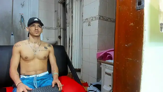 Snapshot of MasterSEX420 chatting on February 11, 4:22 am MasterSEX420 online show from February 11, 4:22 am