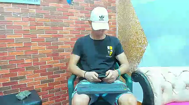 Snapshot of MasterSEX420 chatting on February 17, 12:16 pm MasterSEX420 online show from February 17, 12:16 pm