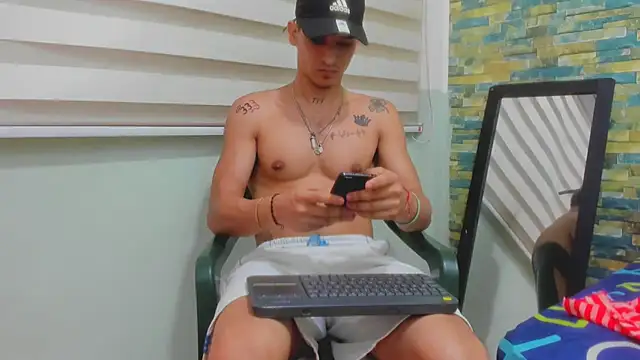 Snapshot of MasterSEX420 chatting on March 9, 3:01 am MasterSEX420 online show from March 9, 3:01 am