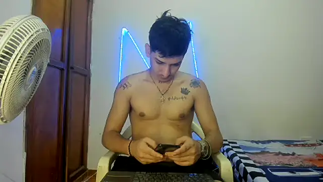 Snapshot of MasterSEX420 chatting on October 6, 7:22 pm MasterSEX420 online show from October 6, 7:22 pm