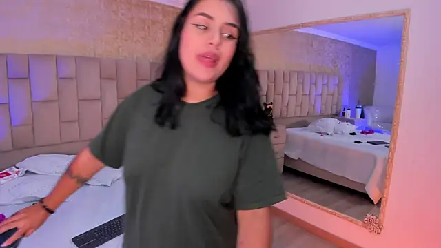 Snapshot of EmmaTorres_ chatting on February 24, 2:08 am EmmaTorres online show from February 24, 2:08 am