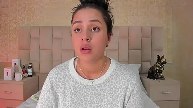 Snapshot of EmmaTorres_ chatting on March 19, 12:15 am EmmaTorres online show from March 19, 12:15 am