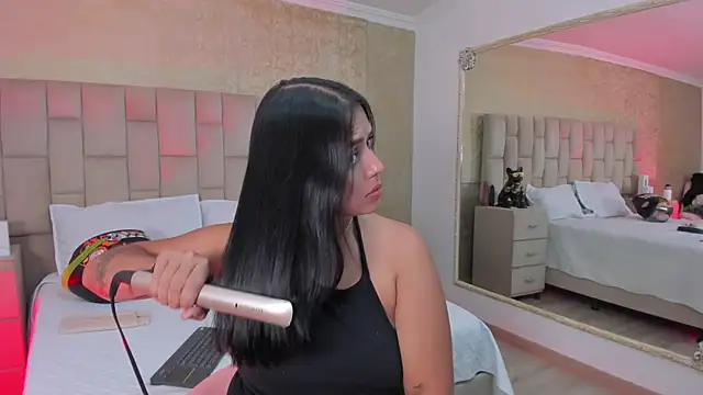 Snapshot of EmmaTorres_ chatting on March 19, 8:43 pm EmmaTorres online show from March 19, 8:43 pm