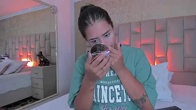 Snapshot of EmmaTorres_ chatting on October 8, 8:28 pm EmmaTorres online show from October 8, 8:28 pm