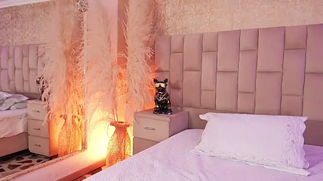 Snapshot of EmmaTorres_ chatting on December 15, 9:52 pm EmmaTorres online show from December 15, 9:52 pm