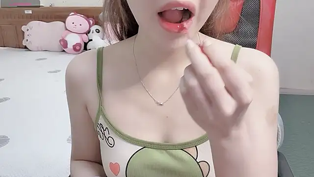 Snapshot of TrinhH_Nabbi chatting on June 4, 7:47 am TrinhH Nabbi online show from June 4, 7:47 am